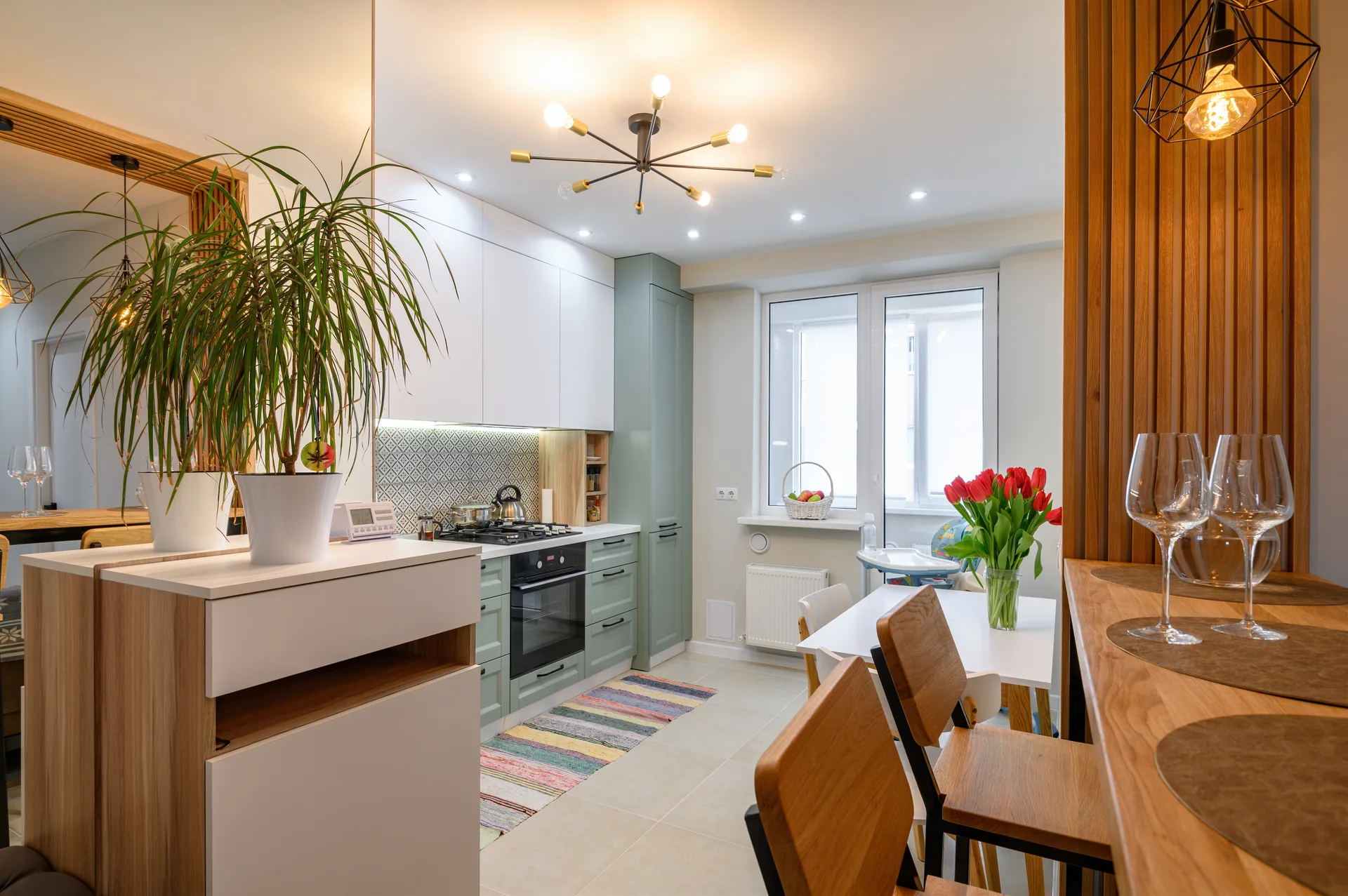 Reforma integral piso Zaragoza — cocina y salón resultado final